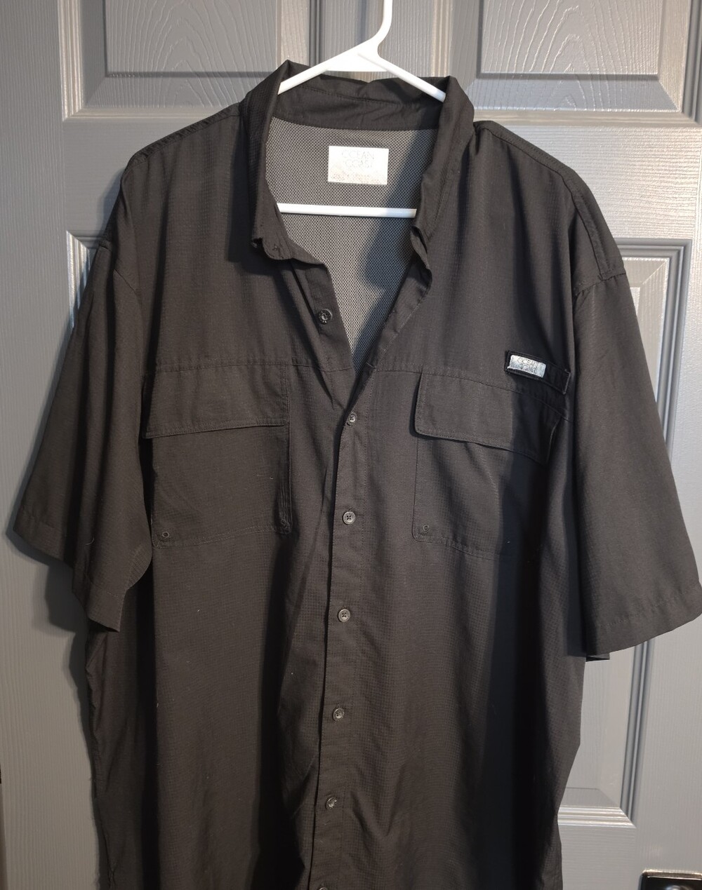 Men's Short-Sleeve Casual Button-Down Shirt in Black